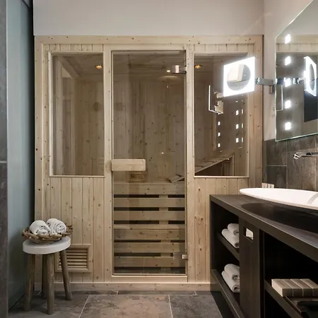 Hotel Mainport Rotterdam, A Hilton Affiliate 4*
