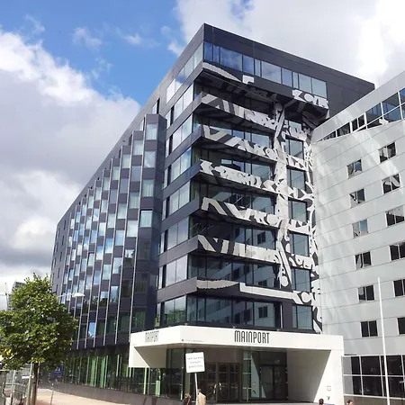 Hotel Mainport Rotterdam, A Hilton Affiliate 4*