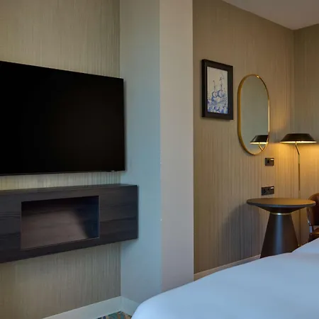 Haven Rotterdam, Curio Collection By Hilton 호텔