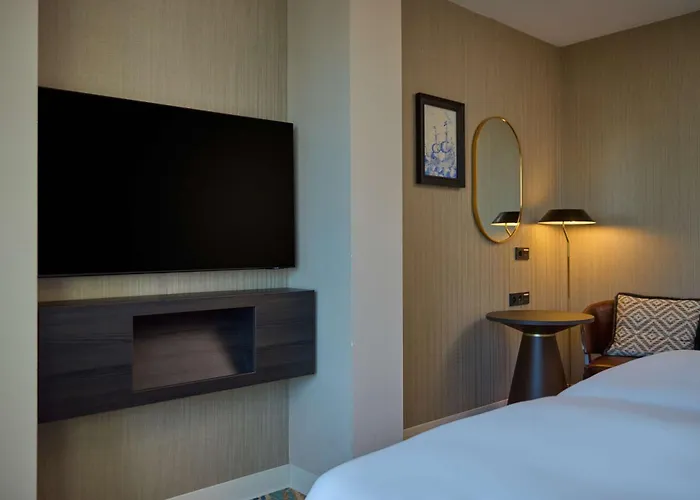 Haven Rotterdam, Curio Collection By Hilton 호텔